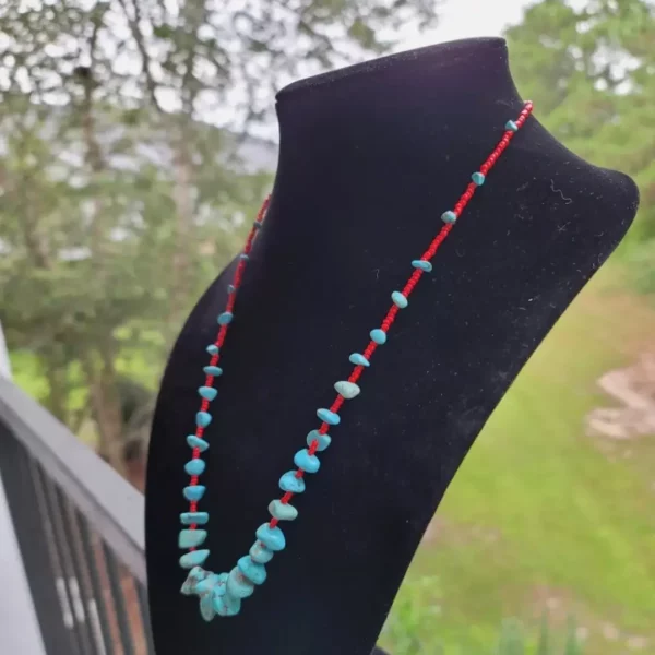 Collier en perles de rocaille rouge turquoise fabriqué à la main par les Indiens d'Amérique – Image 4