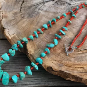 Collier en perles de rocaille rouge turquoise fabriqué à la main par les Indiens d'Amérique