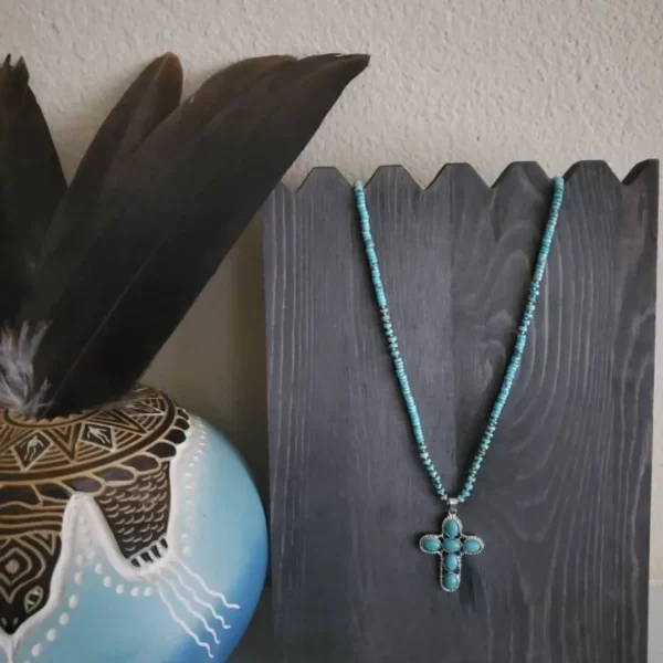 Collier en perles de turquoise véritable avec croix – Image 2